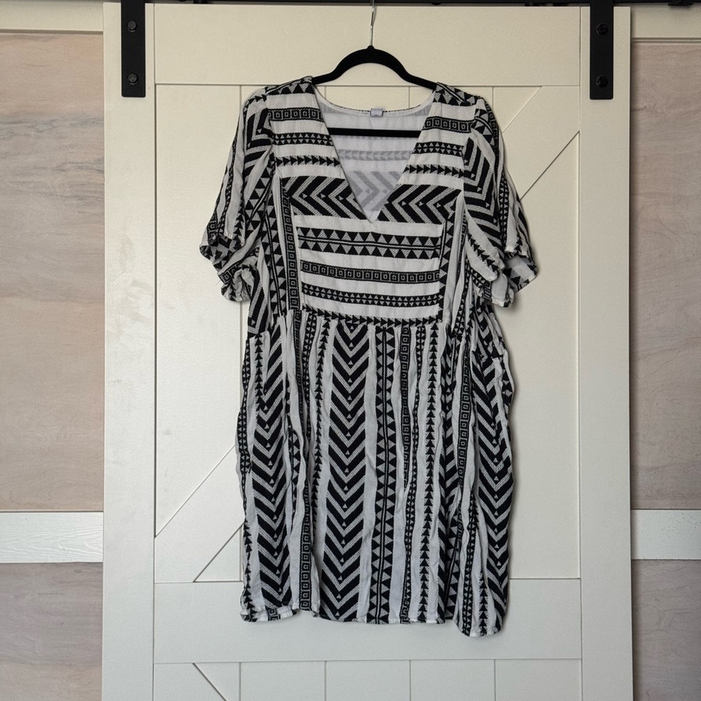 Chic Black and White Patterned Dress